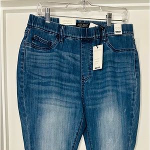 BRAND NEW Judy Blue Pull On, skinny fit, tapered leg jeggings!
